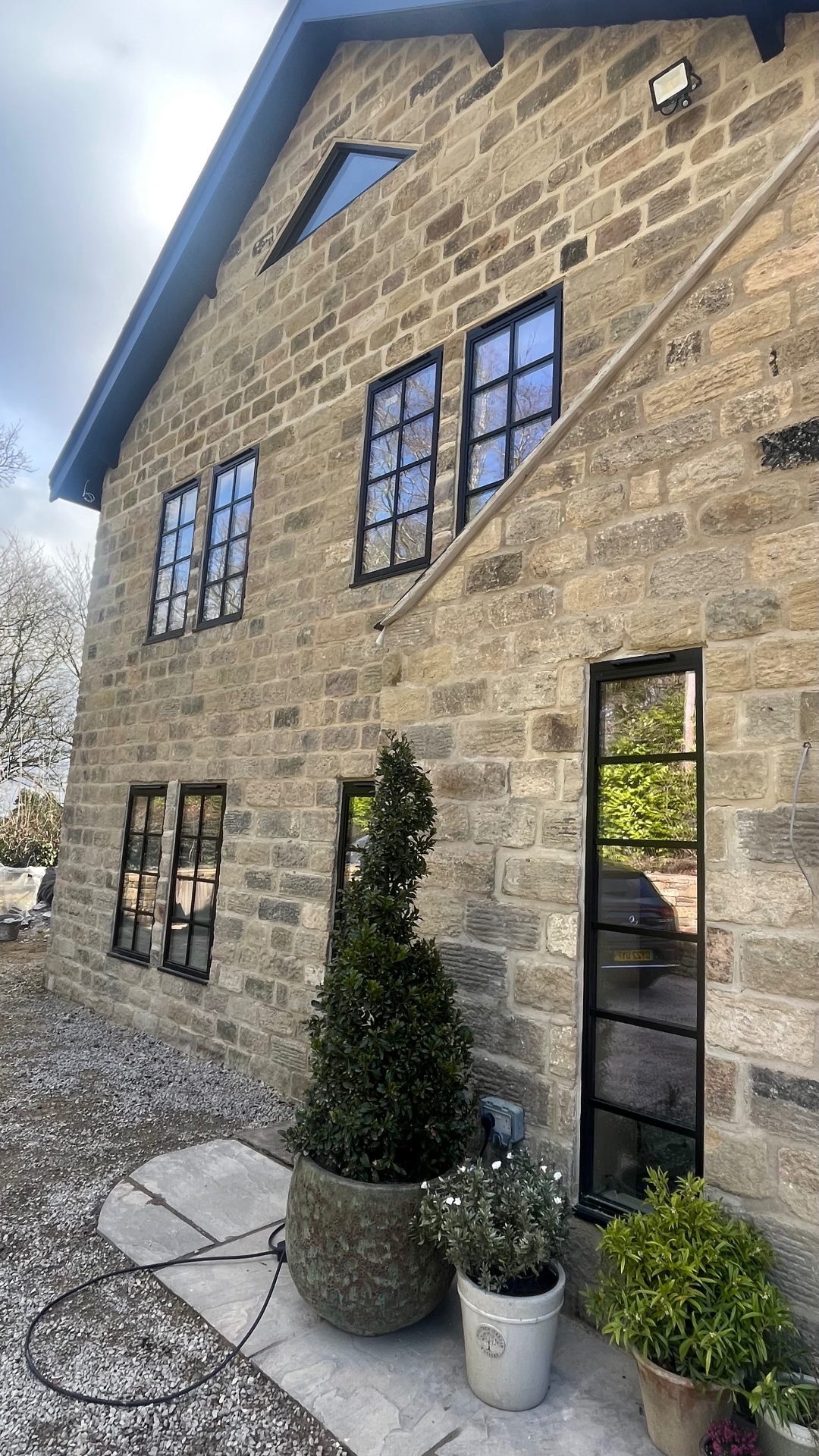 Side elevation — staggered openings and full-height slim side light